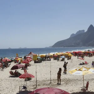 Alerta de Calor Excessivo no Rio: 10 Cidades em Nível Laranja e Guapimirim Atinge Vermelho