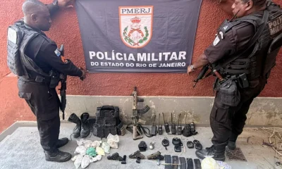 Reféns são libertados pela PM após confronto no Morro do Estado, em Niterói; armas são apreendidas