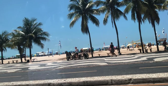 Operação Verão da PM garante fim de semana tranquilo com praias lotadas na orla do Rio de Janeiro