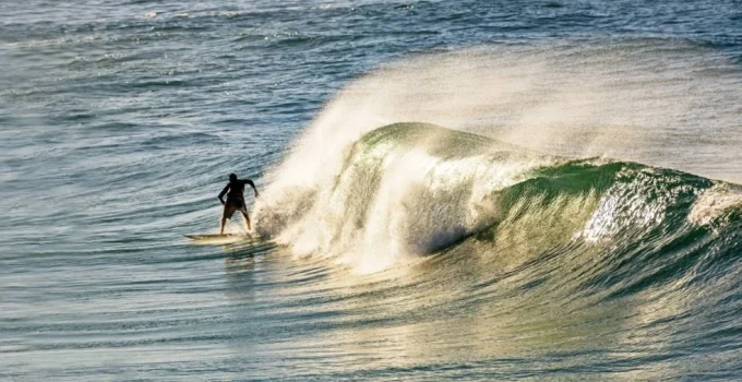 5 Praias Incríveis para Surfar a até 3 Horas de Niterói: Ondas Perfeitas para Todos os Níveis