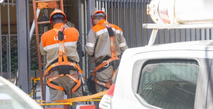 Comerciantes da Tijuca sofrem prejuízos com falta recorrente de energia: 'Vários eletrodomésticos queimados'
