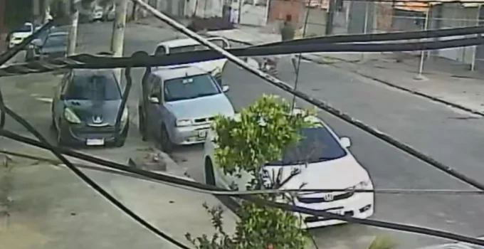 Vídeo Chocante: Motorista de Aplicativo Agressor Atinge Ritmo da Portela com Chutes e Socos no Rio de Janeiro