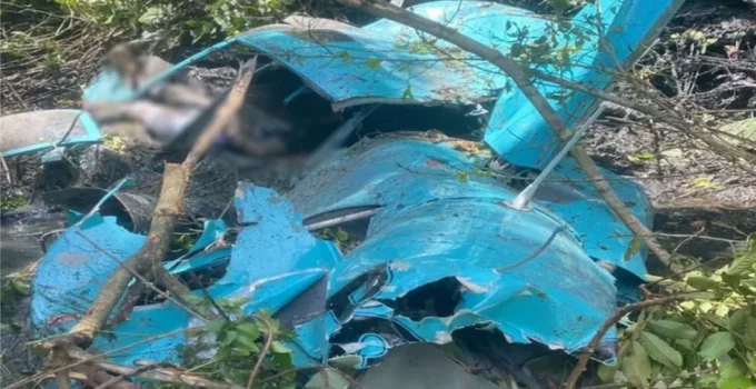 Helicóptero cai em Guaratiba, Rio de Janeiro, e causa a morte de três pessoas; investigação é iniciada