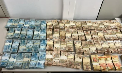 Polícia Civil apreende R$ 500 mil e arma em ação contra suspeito em Duque de Caxias