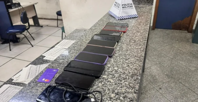 Homem é Preso em Flagrante por Assalto a Ônibus na Avenida Brasil, Zona Norte do Rio; Celulares Recuperados