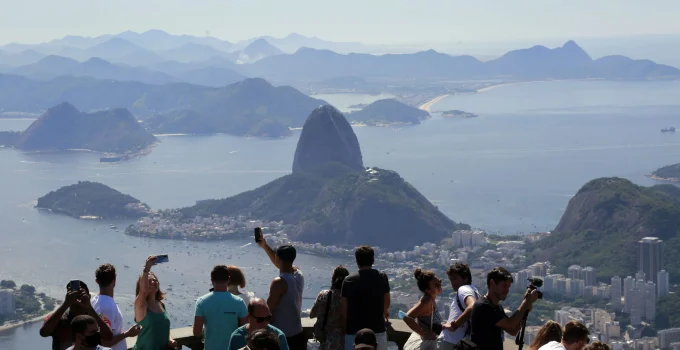 Rio de Janeiro Registra Recorde em 2025: 12,5 Milhões de Turistas Geram R$ 27,2 Bilhões para a Economia