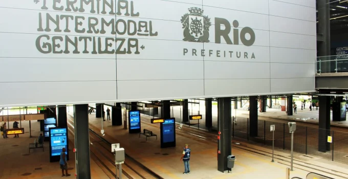 Ney Matogrosso Conquista o Chile pela Primeira Vez com o Espetáculo 'Hola Rio'