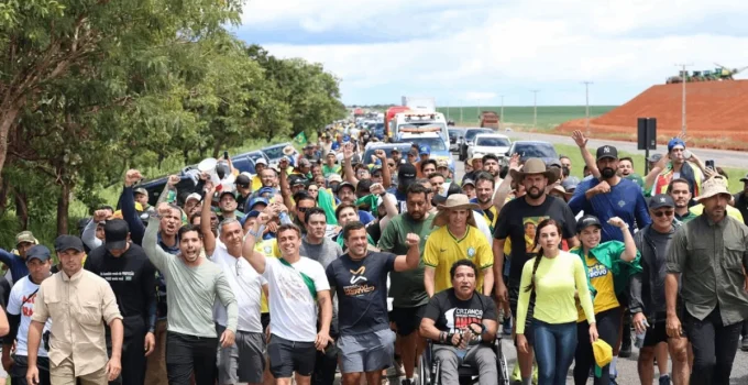 Deputados do Rio se unem a Nikolas Ferreira em marcha de Minas a Brasília pela anistia de Bolsonaro e golpistas de 8 de janeiro