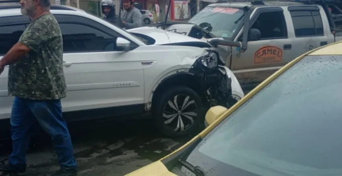 Perseguição em Brás de Pina: Carro roubado e tiroteio terminam com homem preso em flagrante