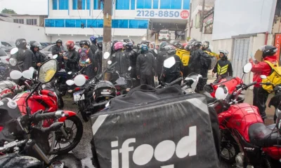 Entregador assassinado em Irajá: 'A gente sai e não sabe se volta', lamenta colega em enterro