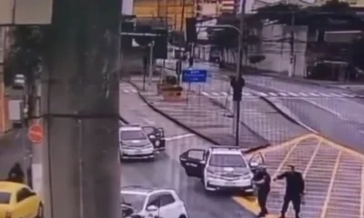Vídeo: Perseguição Policial Termina com Carro Batendo em Moto e Carro e Suspeito Preso em Brás de Pina, RJ