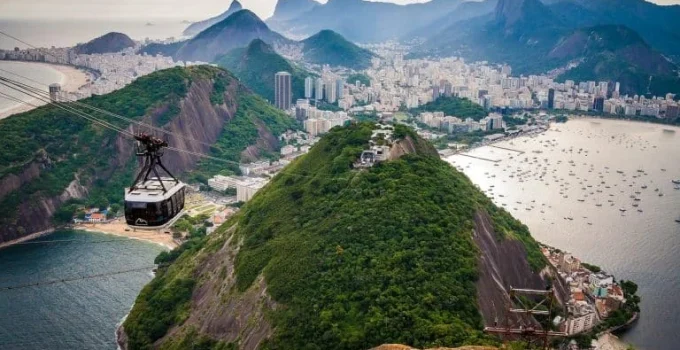 Rio de Janeiro: Crescimento Turístico Exponencial em 2025 Revela Dilemas Culturais e Risco de "Brasilcore"
