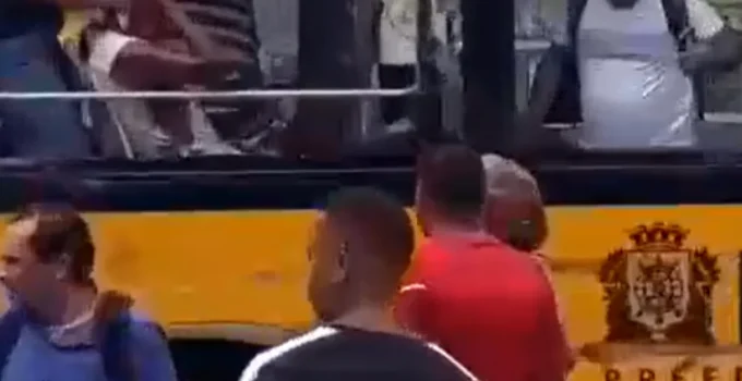 Acidente entre BRT e ônibus em Vicente de Carvalho deixa 4 feridos; trânsito afetado