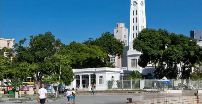 Edifício Touring: Ícone Art Déco do Rio, Projetado pelo Arquiteto do Copacabana Palace, Renasce como Polo Gastronômico na Praça Mauá