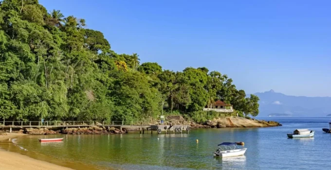 Costa Verde: 4 Paraísos no RJ para Visitar Antes do Verão Acabar e Curtir o Fim da Estação