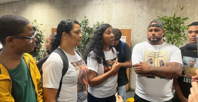 Júri de PMs acusados de matar Thiago Flausino é adiado por divergência de prova no Rio de Janeiro