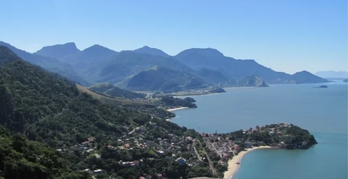 Mangaratiba: O Paraíso Secreto a 2 Horas de Niterói com Praias Paradisíacas Longe da Multidão