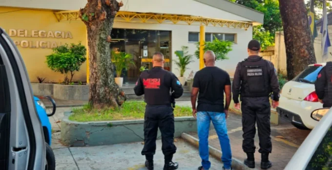 Polícia prende PMs aposentados que integravam segurança de Rogério de Andrade, chefe do jogo do bicho