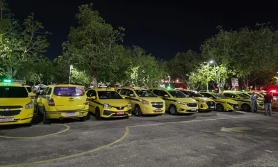 Taxistas do Rio protestam contra suspensão de lei que permitia circulação de veículos com mais de 10 anos