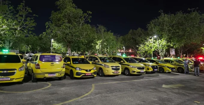 Taxistas do Rio protestam contra suspensão de lei que permitia circulação de veículos com mais de 10 anos