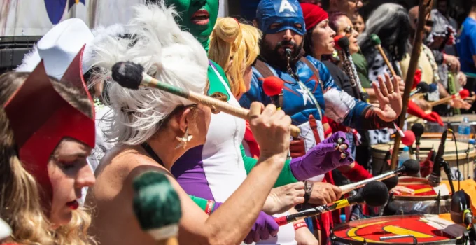 Desliga da Justiça: Heróis e Vilões Tomam a Praça Tiradentes em Carnaval com Tema de Sustentabilidade