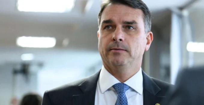 Aliado de Flávio Bolsonaro no RJ, Gutemberg Fonseca é alvo de investigação da PF e pode prejudicar candidatura em 2026