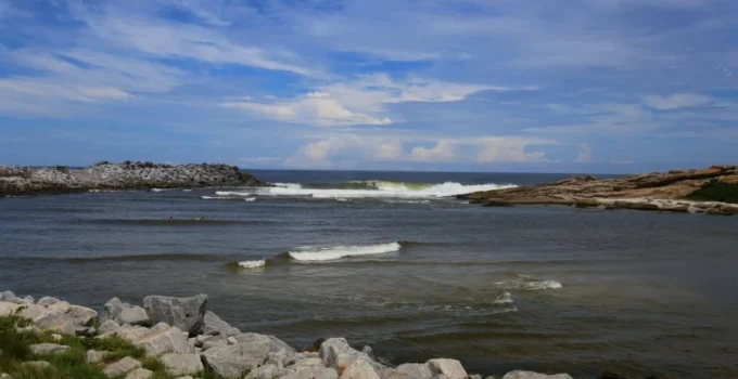 Saquarema: O Maracanã do Surf a 1 Hora de Niterói que Atrai Atletas Mundiais com Ondas Poderosas