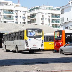 Prefeitura do Rio Desapropria 25 Imóveis para Construção de Garagens de Ônibus e Enfrenta Crise no Transporte Público