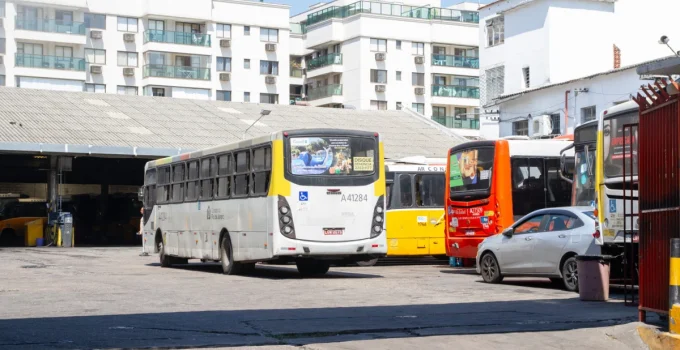 Prefeitura do Rio Desapropria 25 Imóveis para Construção de Garagens de Ônibus e Enfrenta Crise no Transporte Público