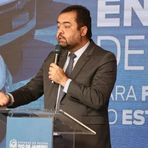 Cláudio Castro busca cooperação com Itália para combater crime organizado no Rio de Janeiro