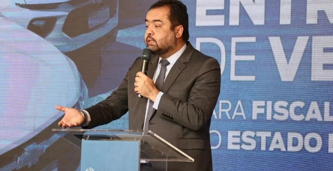 Cláudio Castro busca cooperação com Itália para combater crime organizado no Rio de Janeiro