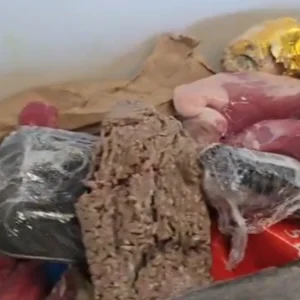 Gerente de Supermercado na Barra da Tijuca é Preso por Misturar Carne Estragada com Boa para Enganar Clientes