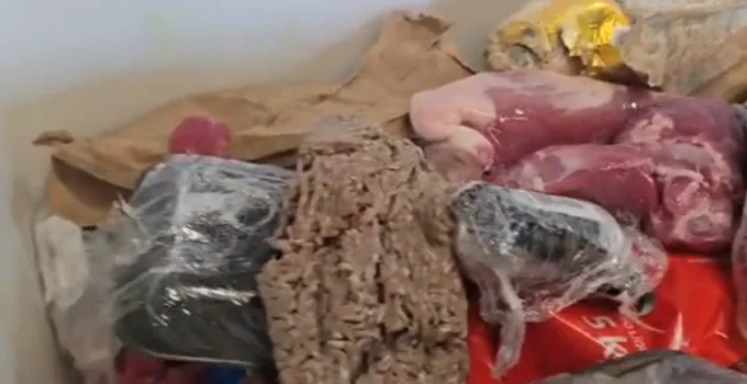 Gerente de Supermercado na Barra da Tijuca é Preso por Misturar Carne Estragada com Boa para Enganar Clientes