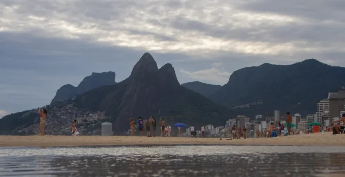 Rio de Janeiro enfrenta semana de calor intenso com termômetros chegando a 37°C; chuva prevista para quinta-feira