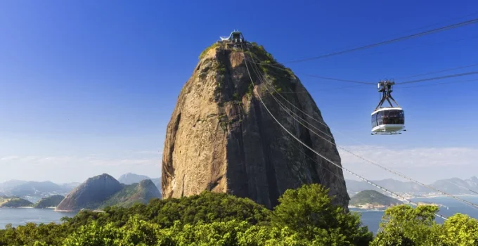 Carnaval 2026: Airbnb e Prefeitura do Rio lançam guia inédito de segurança para mulheres foliãs