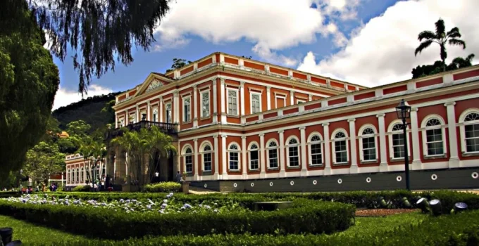 Petrópolis: Refúgio Serrana a 1h30 do Rio se Torna Polo Gastronômico Acessível para Fugas de Fim de Semana