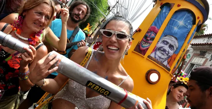 Céu na Terra: Bloco tradicional de Santa Teresa completa 25 anos de folia com homenagem a Jorge Ben Jor