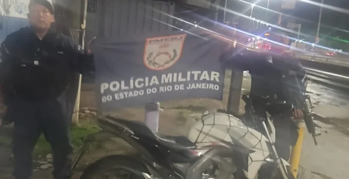 Dois Homens São Presos em Flagrante na Avenida Brasil com Moto Roubada e Pistola Calibre 9mm