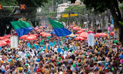 Carnaval no Rio de Janeiro começa com sol e calor intenso, sem previsão de chuva para os foliões