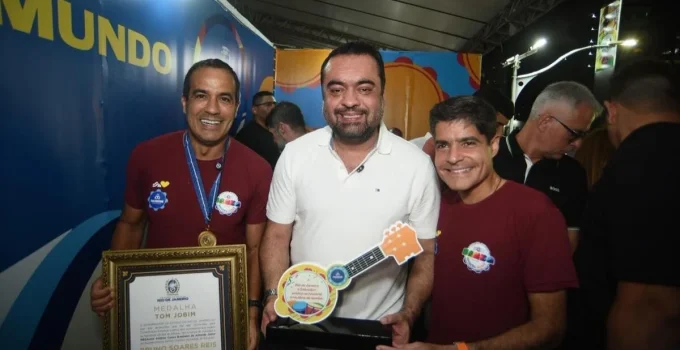 Bruno Reis recebe Medalha Tom Jobim de Claudio Castro em Salvador, com encontro entre governadores do RJ e BA