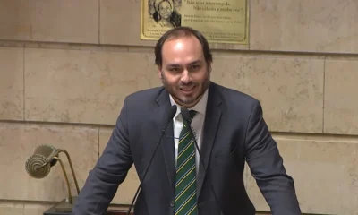 Carlos Bolsonaro em SC: Quando a Política Troca Estratégia por Risco Desnecessário e Desafia Aliados