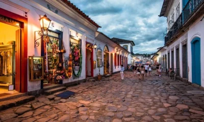 Paraty: O Encanto Histórico e Natural do Rio Onde o Mar Invade as Ruas e Fascina Turistas