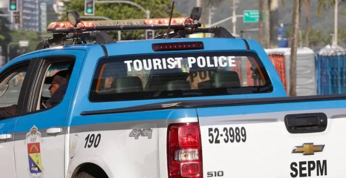 Governo do Rio reforça segurança para turistas com atendimento bilíngue e reforço policial em pontos turísticos e blocos de Carnaval