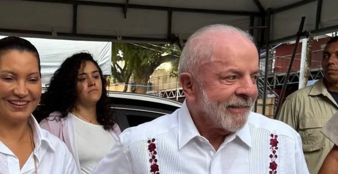 Lula no Rio: Presidente Inaugura Centro Médico e Assiste ao Carnaval na Sapucaí após Agenda em Salvador