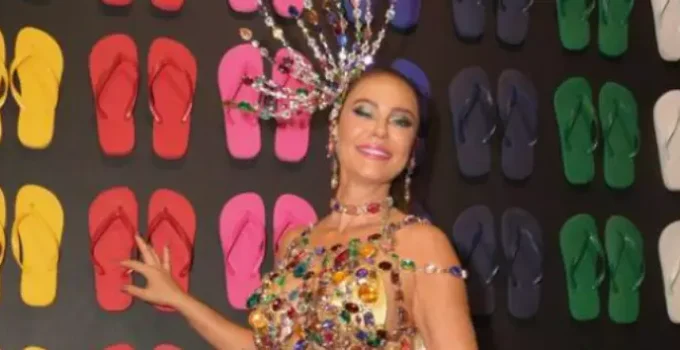 Paolla Oliveira tem esquema de segurança reforçado para circular em camarote na Sapucaí após aparição