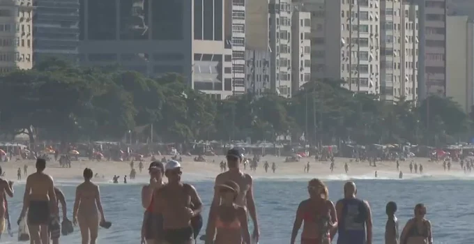 Rio de Janeiro Ferve: Quase 600 mil turistas chegam com temperaturas próximas a 40°C e praias lotadas
