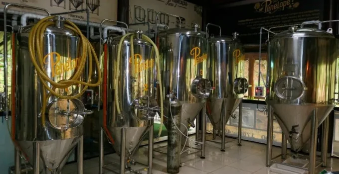 Selo 'Cervejaria Fluminense' para Microcervejarias do RJ: Incentivo ao Consumo de Produtos Locais Aprovado na Alerj