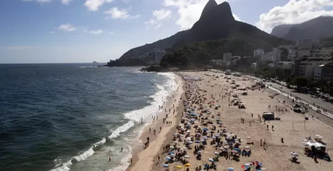 Praia de Ipanema é a única brasileira eleita entre as melhores do mundo em 2026 pelo TripAdvisor