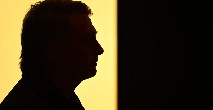 MPF arquiva investigação contra Bolsonaro por supostas falas golpistas em ato no Rio de Janeiro