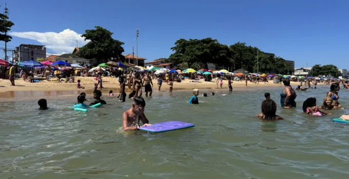 Carnaval em Rio das Ostras: Jovens e Turistas do RJ Dominam Folia com Foco em Segurança e Programação
